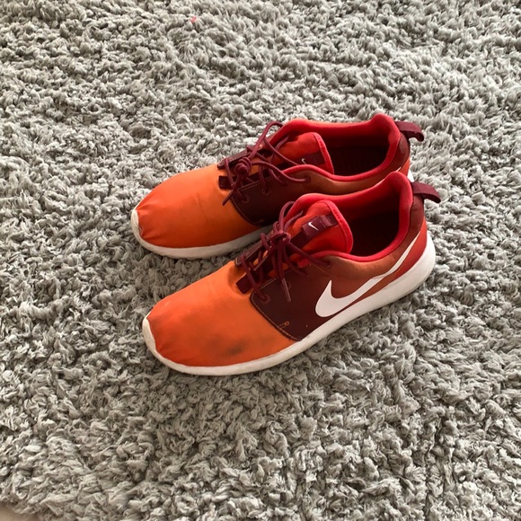 Nike Other - Nike Roshe Runs